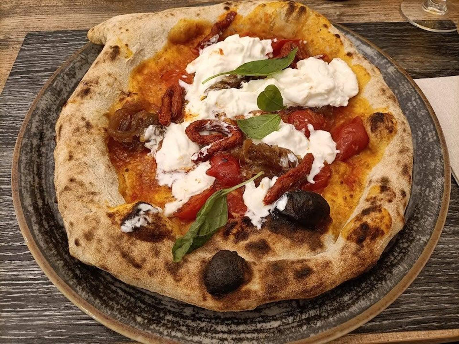 Acunzo 1964: la tradizione del Vomero incontra la pizza gourmet